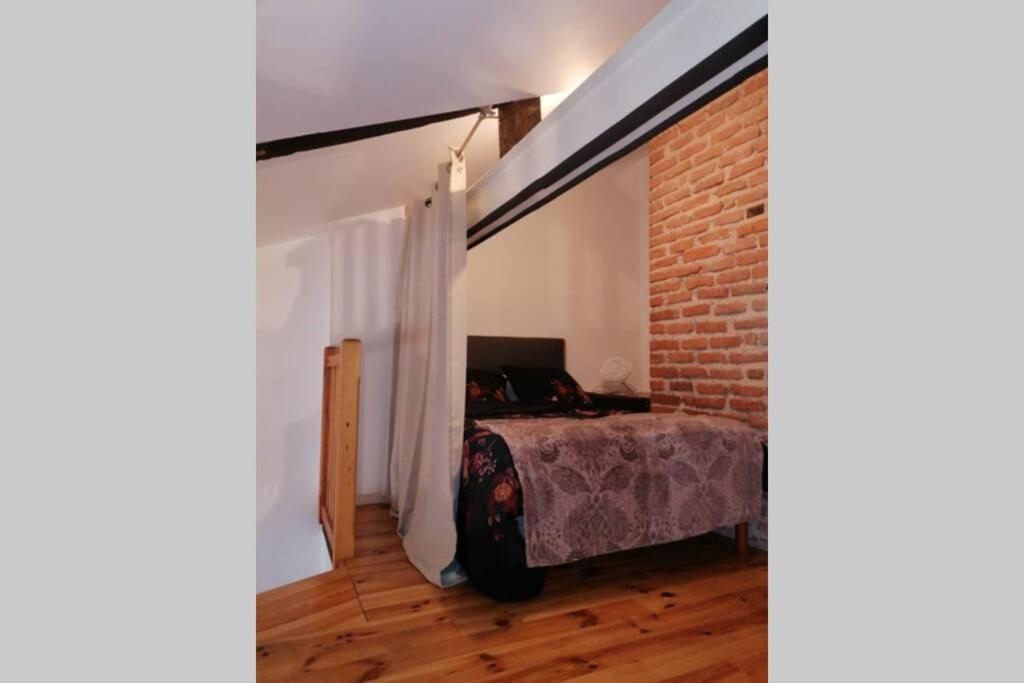 Appartement Exceptionnel 4 Etoiles Hyper Centre Albi 65 M2 Au 4Eme Etage Sans Ascenseur Avec Une Tour Du 12Eme Siecle Luaran gambar