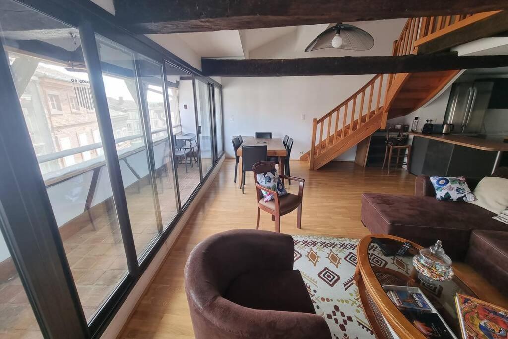 Appartement Exceptionnel 4 Etoiles Hyper Centre Albi 65 M2 Au 4Eme Etage Sans Ascenseur Avec Une Tour Du 12Eme Siecle Luaran gambar