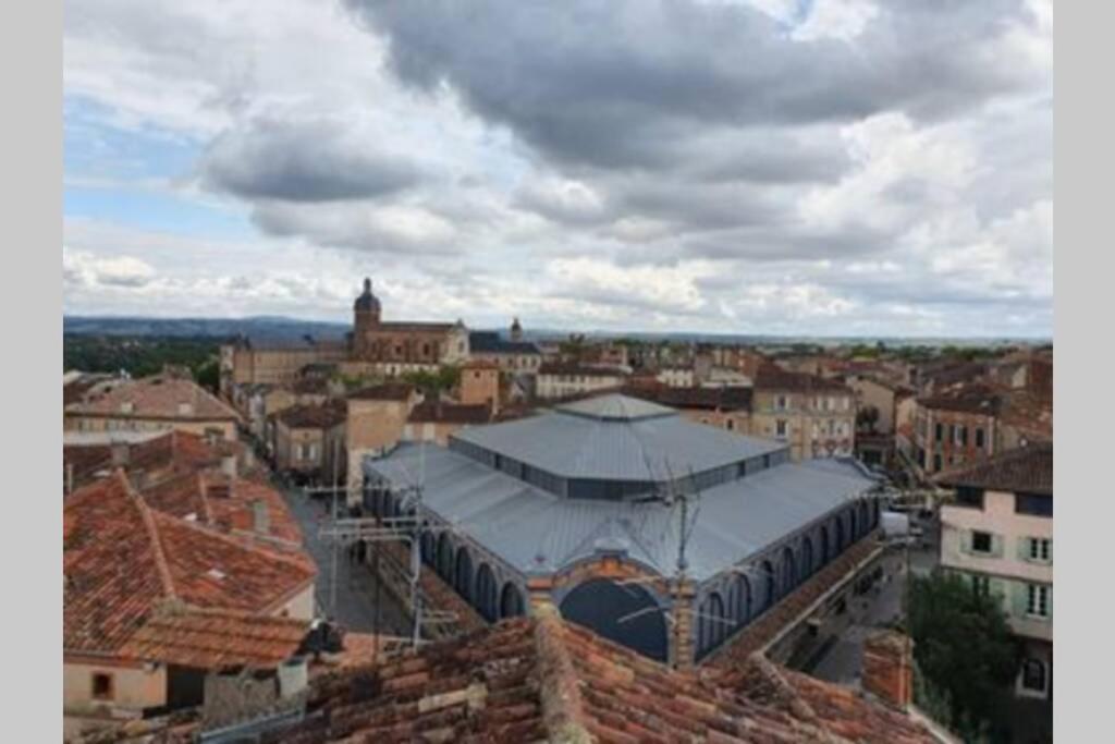 Appartement Exceptionnel 4 Etoiles Hyper Centre Albi 65 M2 Au 4Eme Etage Sans Ascenseur Avec Une Tour Du 12Eme Siecle Luaran gambar