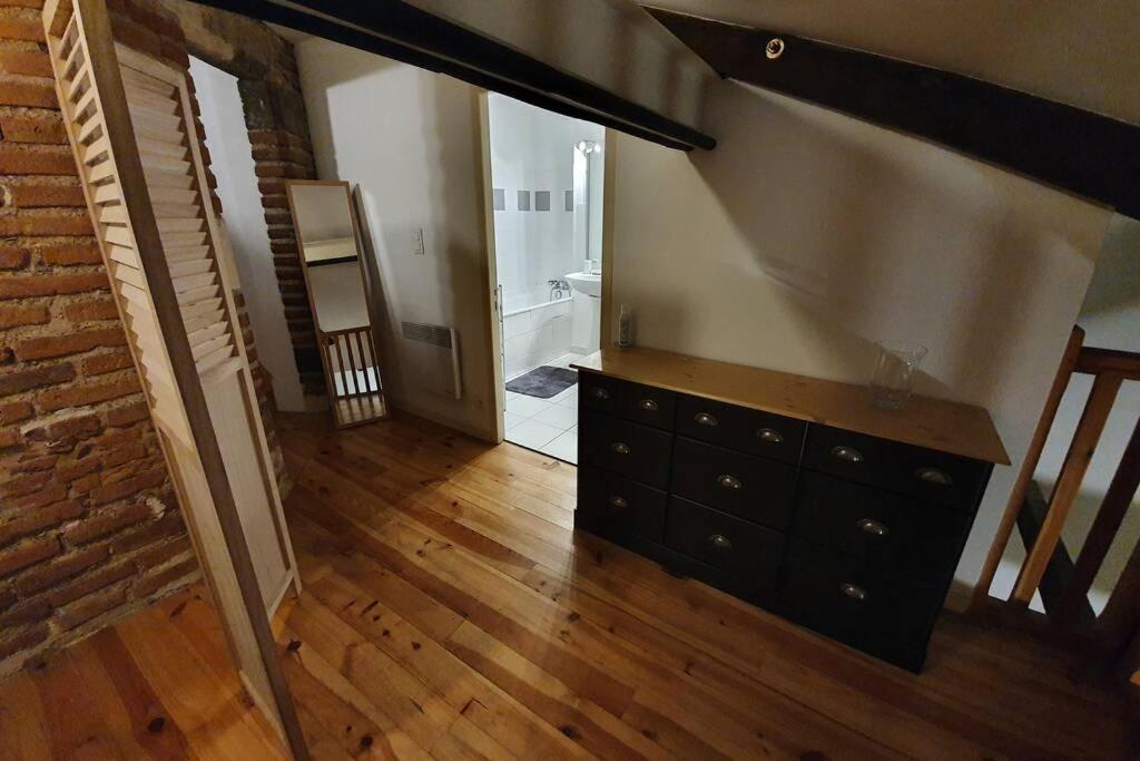 Appartement Exceptionnel 4 Etoiles Hyper Centre Albi 65 M2 Au 4Eme Etage Sans Ascenseur Avec Une Tour Du 12Eme Siecle Luaran gambar