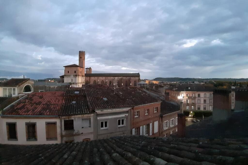 Appartement Exceptionnel 4 Etoiles Hyper Centre Albi 65 M2 Au 4Eme Etage Sans Ascenseur Avec Une Tour Du 12Eme Siecle Luaran gambar