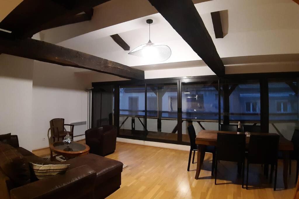 Appartement Exceptionnel 4 Etoiles Hyper Centre Albi 65 M2 Au 4Eme Etage Sans Ascenseur Avec Une Tour Du 12Eme Siecle Luaran gambar